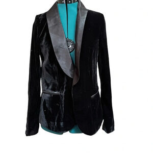 Willow and Clay Black Velvet Long Sleeve Blazer A24